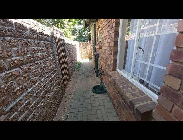 3 BEDROOM TOWNHOUSE FOR SALE IN GLEN MARAIS